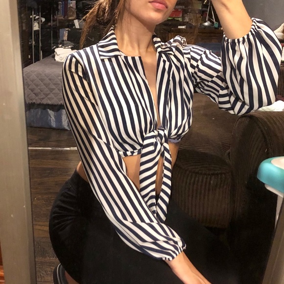 Striped f21 top 🖤 - Picture 2 of 5